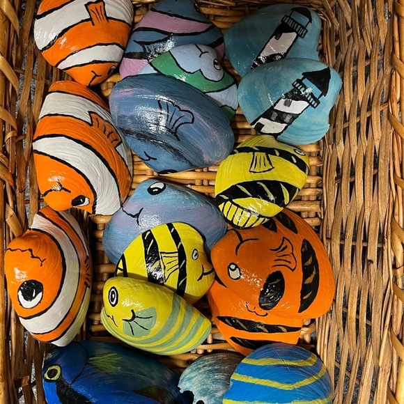 Hand Crafted Floral Gold-Trimmed Shell Trinket Dish - Picture 8 of 9